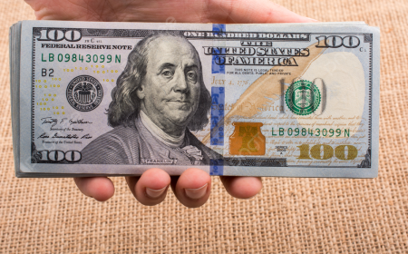 انخفاض أسعار الدولار في بغداد وأربيل
