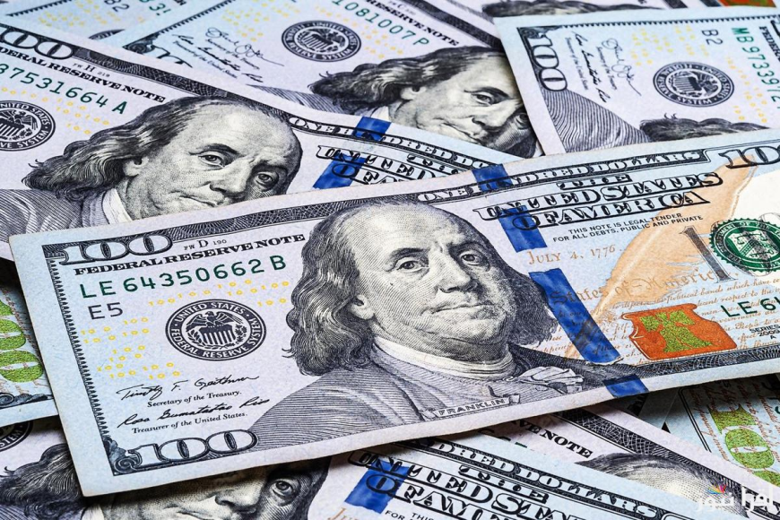 تذبذب أسعار الدولار مقابل الدينار في بغداد واربيل