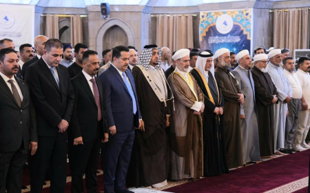 رئيس الوزراء يؤدي صلاة المغرب في جامع الشيخ معروف