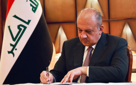 وزير الدفاع يعلن شمول جميع المحافظات بقرار توزيع الأراضي