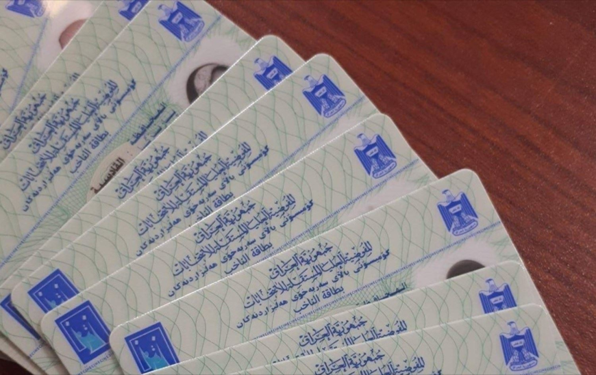 رغم نفيها إمكانية استخدامها.. لماذا تعاقب المفوضية مشتري البطاقات الانتخابية إذن؟
