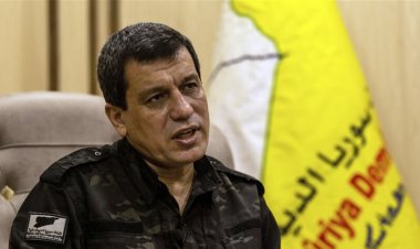قائد قسد يكشف سبب الانسحاب من دير الزور والرقة