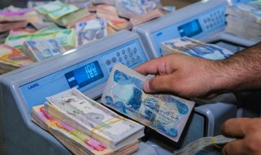 العراقيون يواجهون نقاش الفضاء السياسي بسؤال واحد: وين الرواتب؟