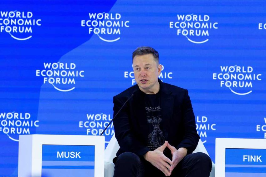 ماسك يعلن اعتزام تسلا طرح روبوتات شبيهة بالبشر بنهاية 2027