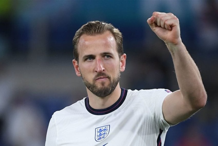 هاري كين يحسم موقفه ويغلق الطريق أمام برشلونة