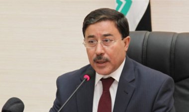محافظ البنك المركزي ينفي تلقيه تحذيرات تجميد الدولار بسبب ترشيح المالكي