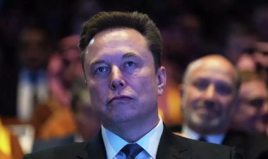 إيلون ماسك يعلن خطة لبناء مدينتين على القمر والمريخ