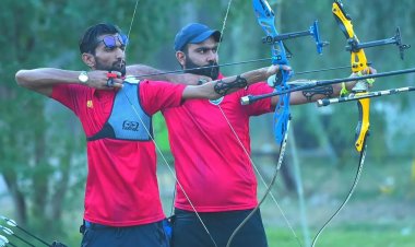 بسبب تأخر الرواتب .. مدرب منتخب القوس والسهم العراقي يترك مهامه ويغادر لإيران