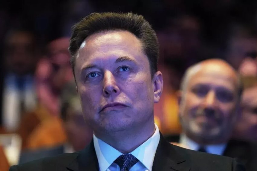 إيلون ماسك يعلن خطة لبناء مدينتين على القمر والمريخ