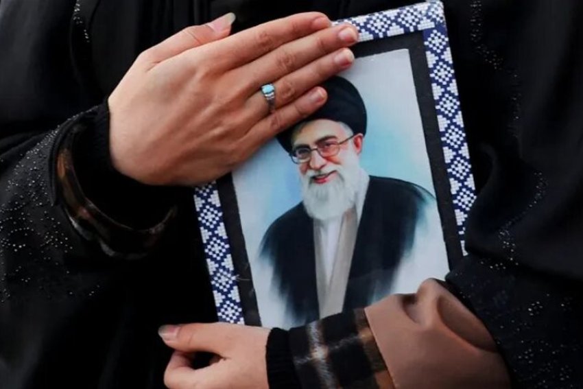 اختراق الكاميرات المرورية وتعطيل ابراج النقال.. تفاصيل عملية استهداف السيد الخامنئي