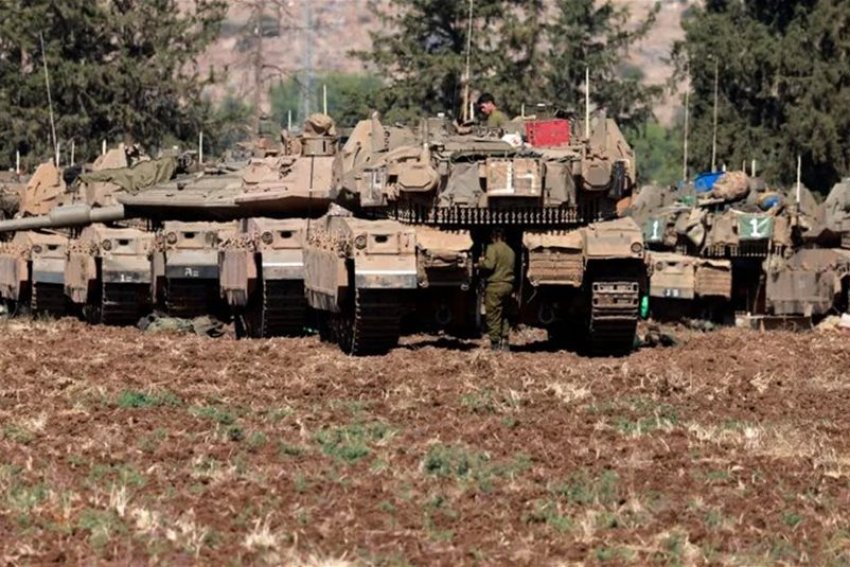 الجيش اللبناني يخلي مواقعه والقوات الاسرائيلية تتوغل بريا في لبنان