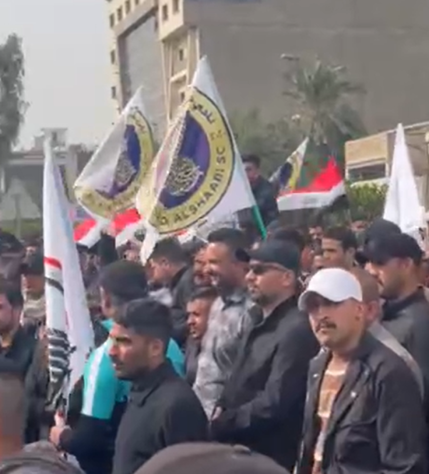 منتسبو نادي الحشد الشعبي يتظاهرون أمام مقر الأولمبية رفضاً لقرار حل الإدارة