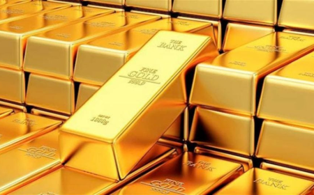 الذهب يهبط بأكثر من 2% مع تصاعد توقعات رفع الفائدة الأميركية