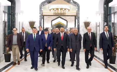 صادقون: زيارات رؤساء الحكومات السابقة إلى واشنطن لم تحقق شيئاً للعراق