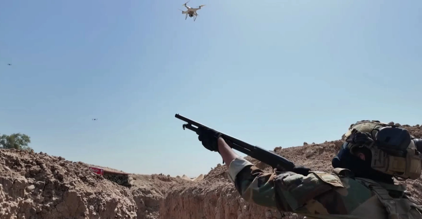 بغداد: سقوط شظايا دفاعات جوية في مناطق متفرقة إثر التصدي لمسيّرة فوق "الخضراء"