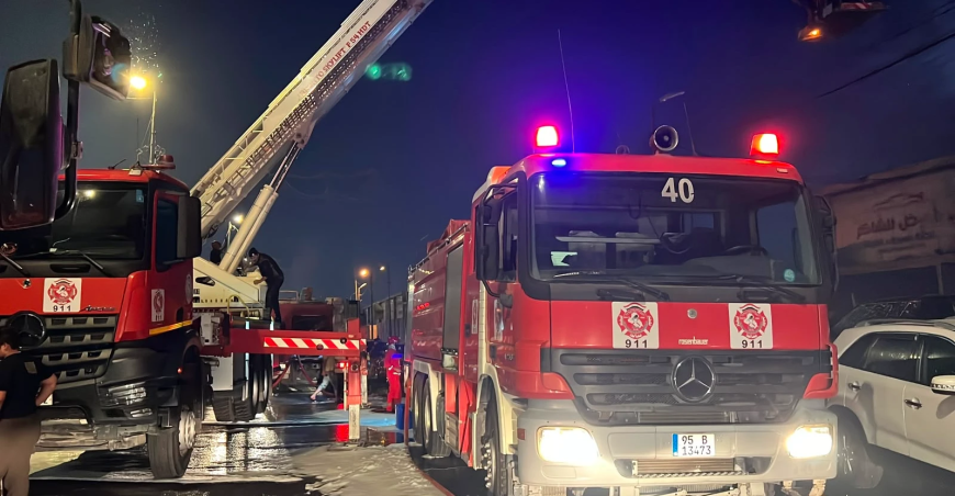 احتراق 6 عجلات بحريق معارض السيارات في مدينة الصدر شرقي بغداد