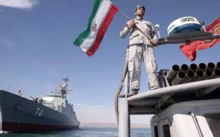 البحرية الإيرانية: سنستهدف السفن والمدمرات الأمريكية في المحيط الهندي في حال اندلاع حرب جديدة