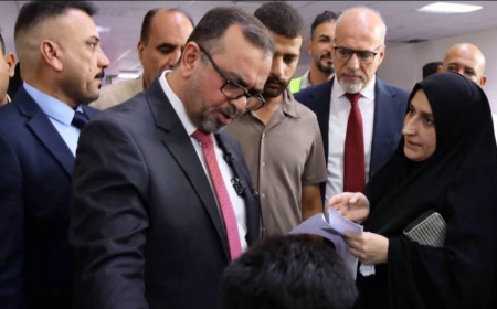 بزيارة مفاجئة.. وزير الصحة يعفي مدير مستشفى الزهراء في واسط