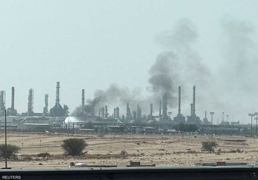 رويترز: سحابة دخان ونيران قرب منشأة لأرامكو في الرياض